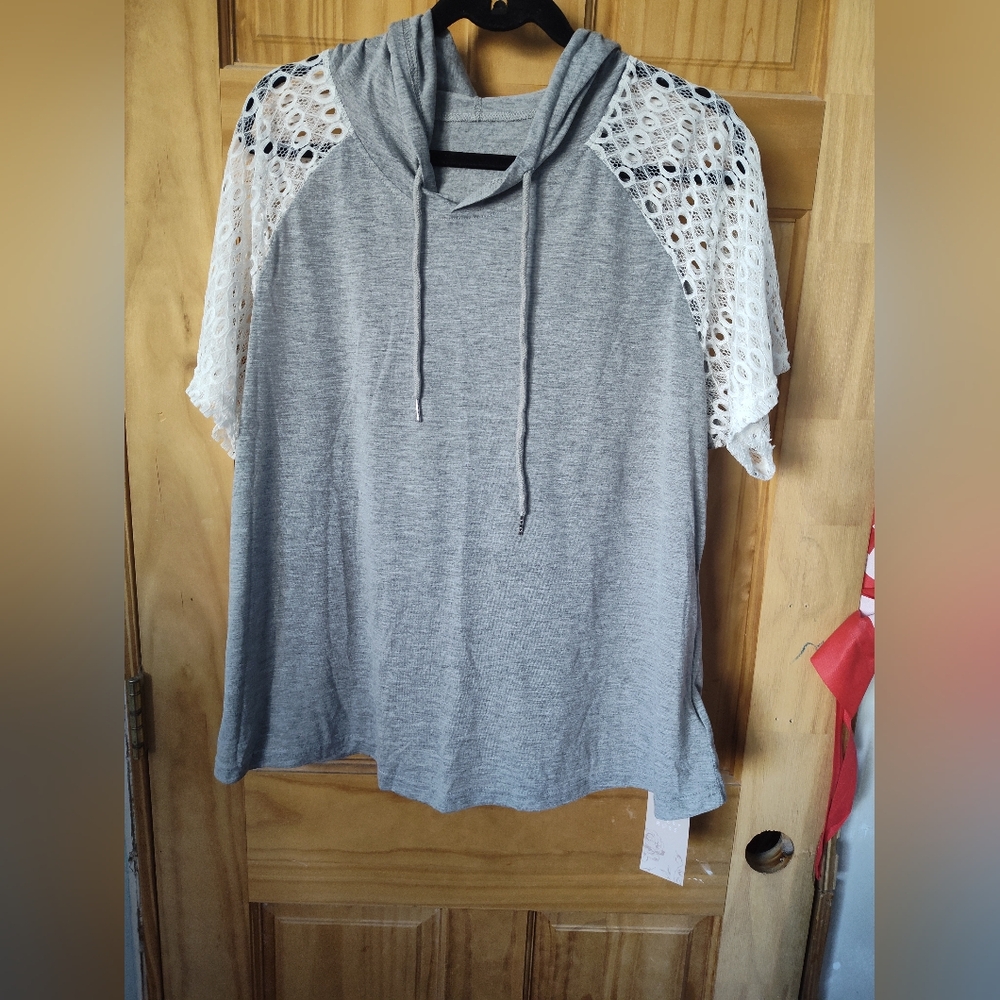 NWT gray and white short sleeve with hoodie t-shirt